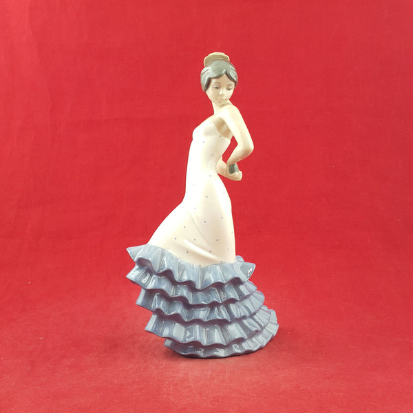 Nao By Lladro - Flamenco Dancer / Bailarina Garrida 418 (chipped) - L/N 3334