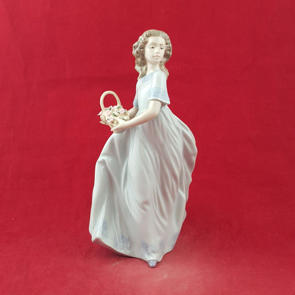 Lladro Figurine 6130 Spring Enchantment Girl With Flower Basket Boxed - 8689 L/N