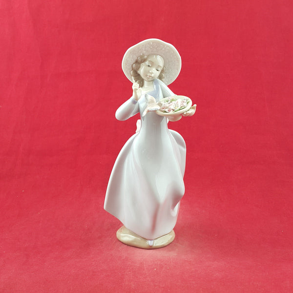 Lladro Figurine - Caught In The Act 6439 - L/N 3319