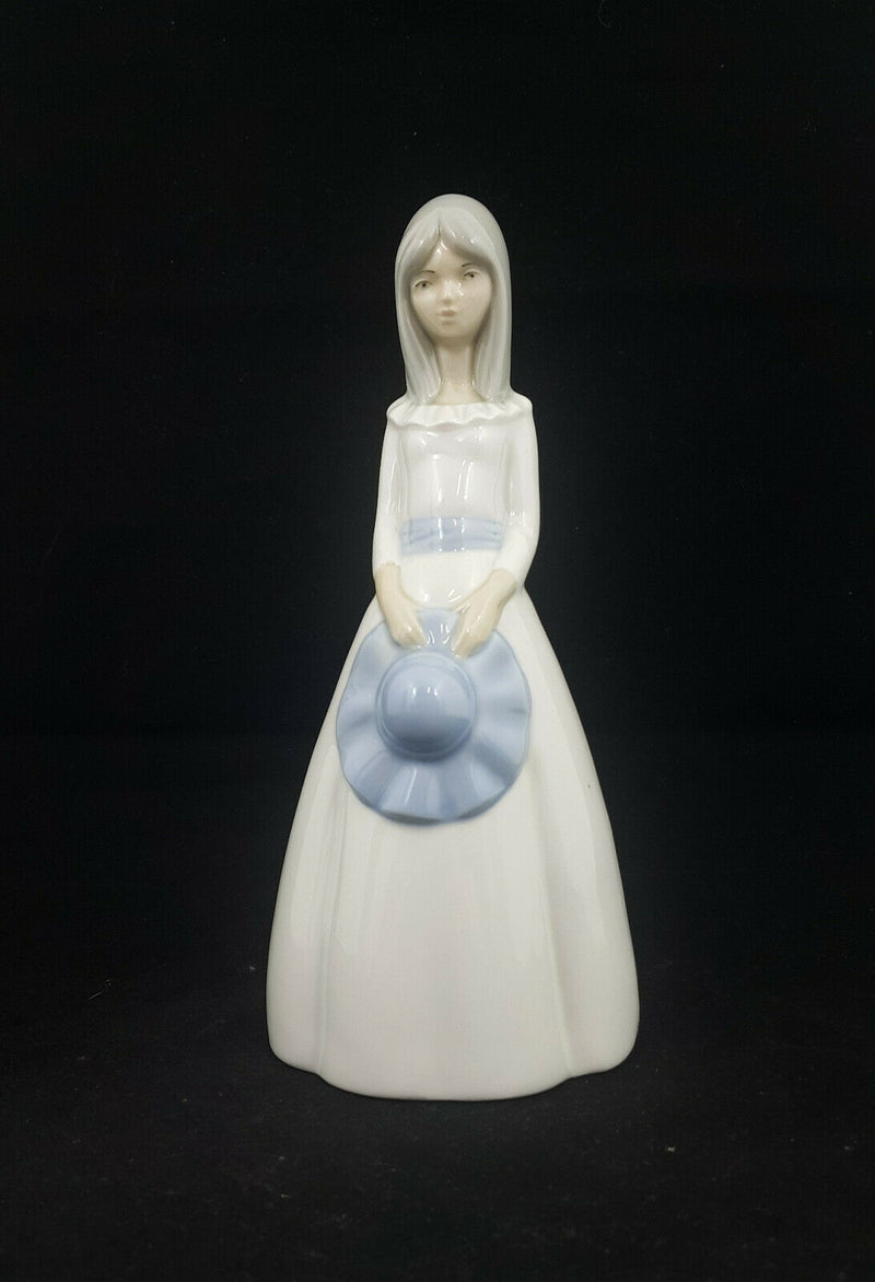 Valencia Figurine Girl in a Standing Pose - Miquel Requena S. A - FB0117