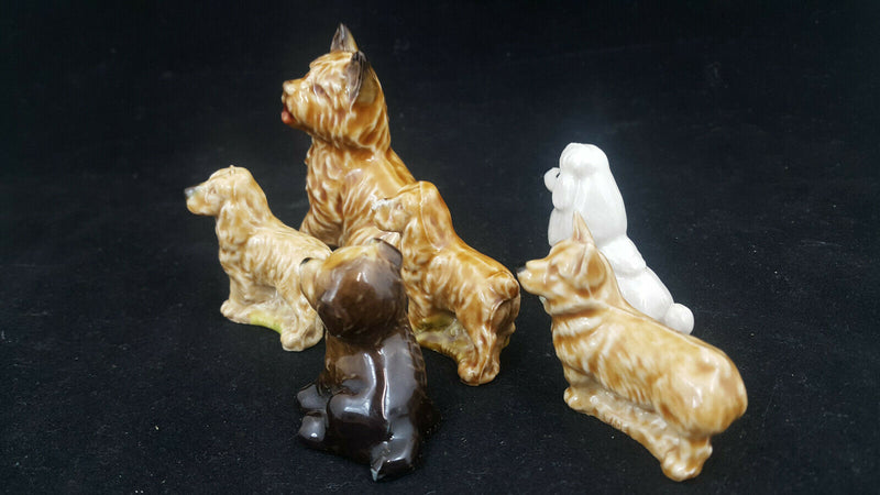 Wade Whimsies Mother Terrier & Few Other Dogs - Chipped/Damaged (white dog not included)