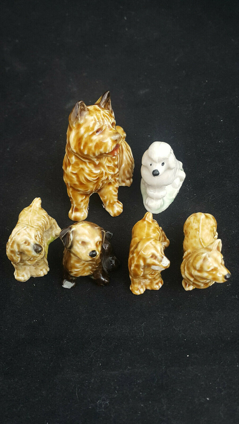 Wade Whimsies Mother Terrier & Few Other Dogs - Chipped/Damaged (white dog not included)