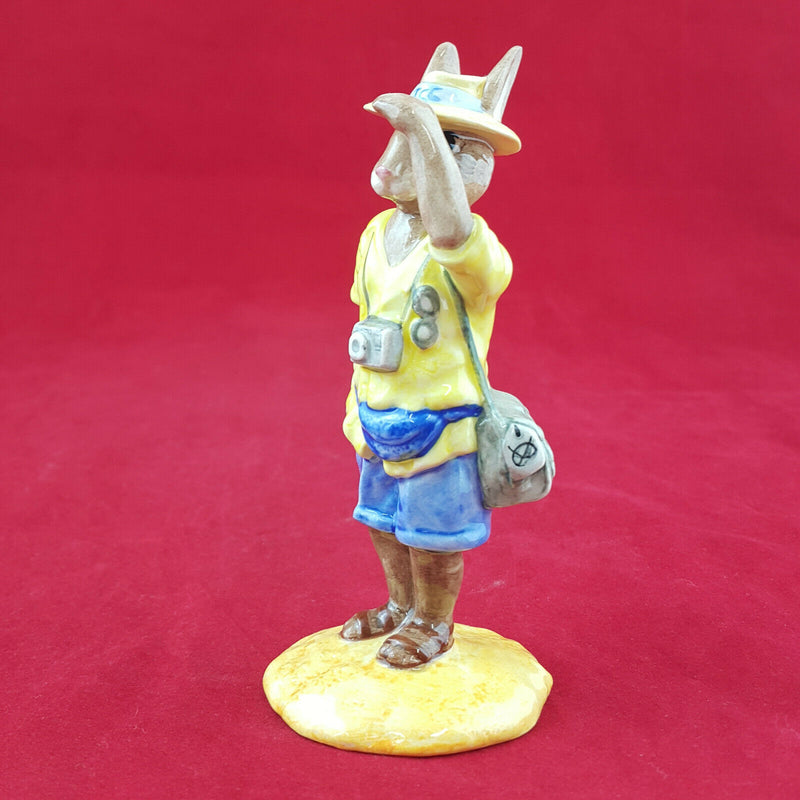 Royal Doulton Bunnykins - Tourist DB190 – RD 927