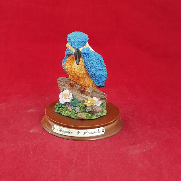 The Leonardo Foreign Bird Figurine Kingfisher Sitting on Wood - 6903 OA