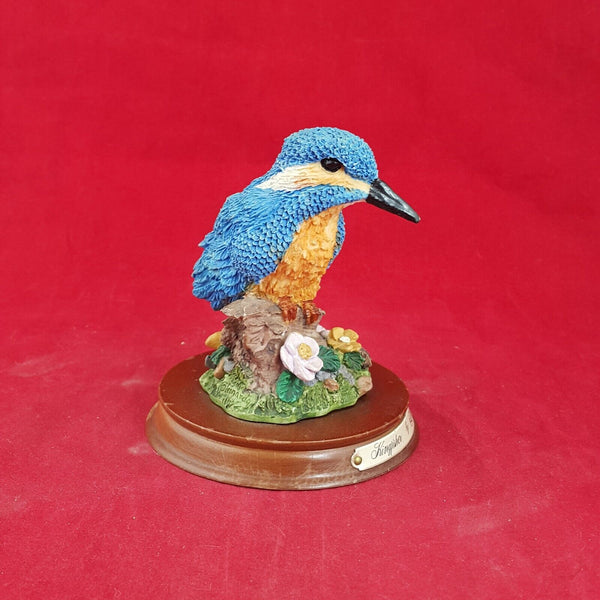 The Leonardo Foreign Bird Figurine Kingfisher Sitting on Wood - 6903 OA