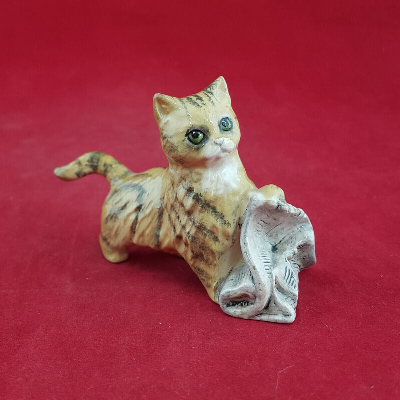 Royal Doulton Cats - In The News DA233 - RD 1649