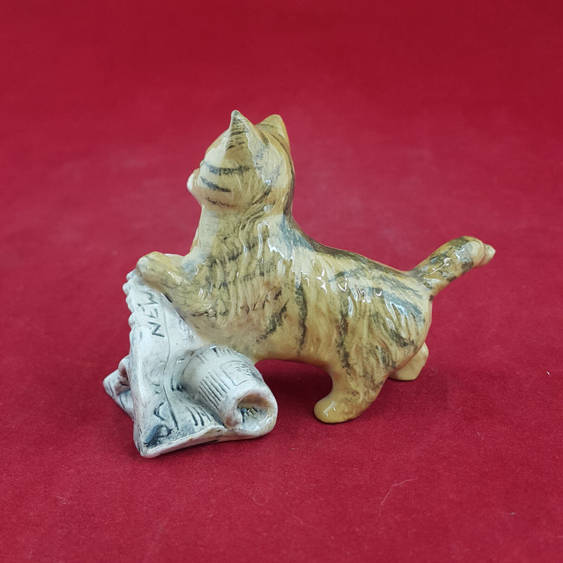 Royal Doulton Cats - In The News DA233 - RD 1649