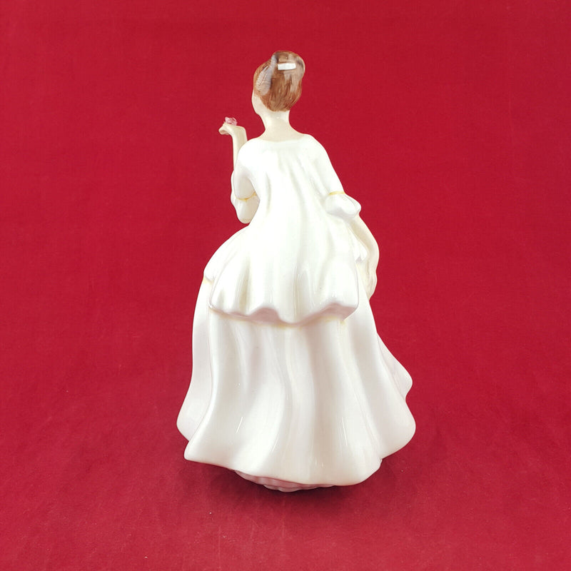 Royal Doulton Figurine - Flowers Of Love HN2460 (Boxed) – RD 1982