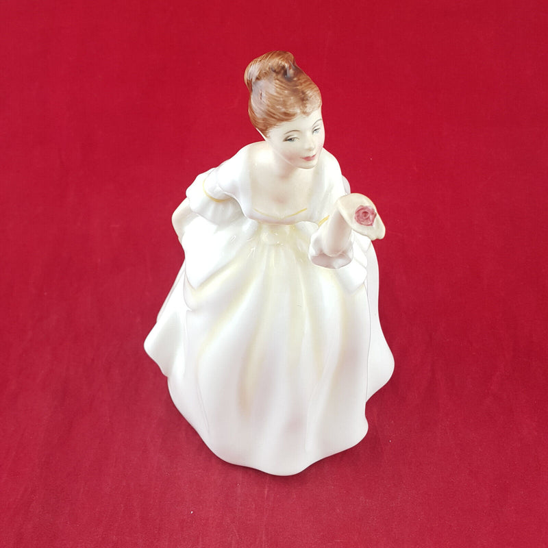 Royal Doulton Figurine - Flowers Of Love HN2460 (Boxed) – RD 1982