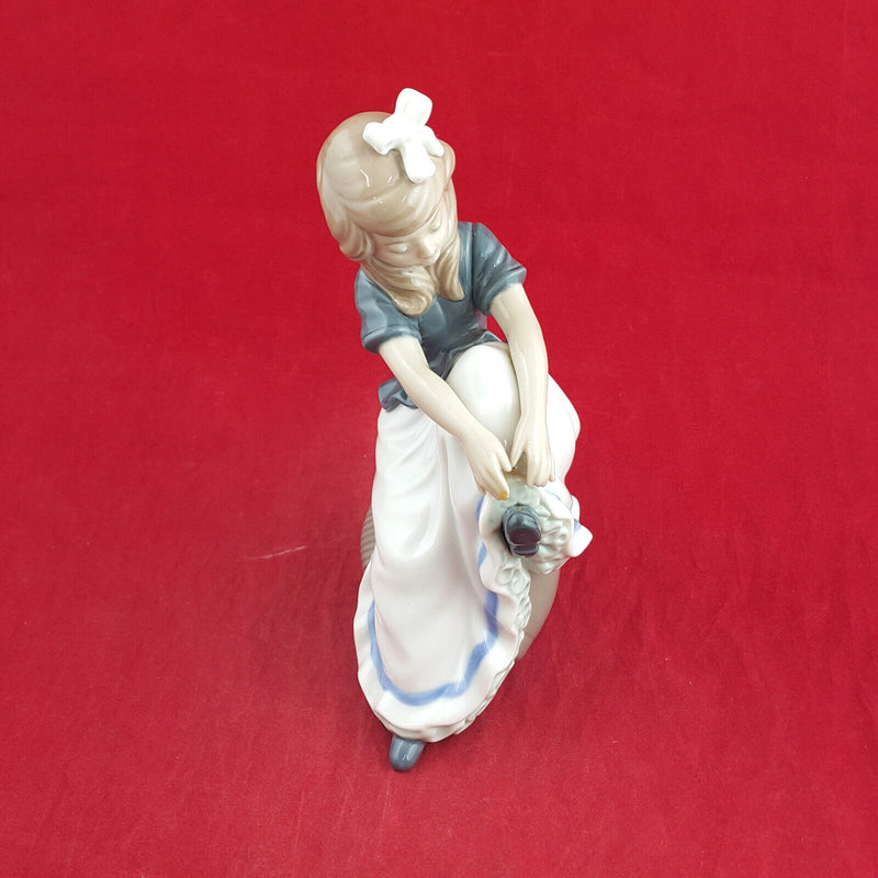 Nao By Lladro - Tying My Shoe - L/N 2076