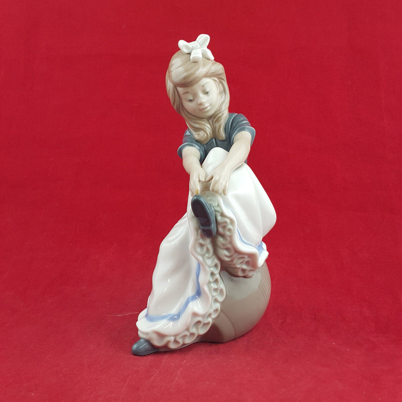 Nao By Lladro - Tying My Shoe - L/N 2076