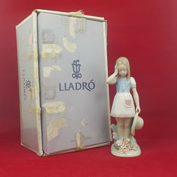 Lladro Figurine Dropping The Flowers 1285 (Boxed)