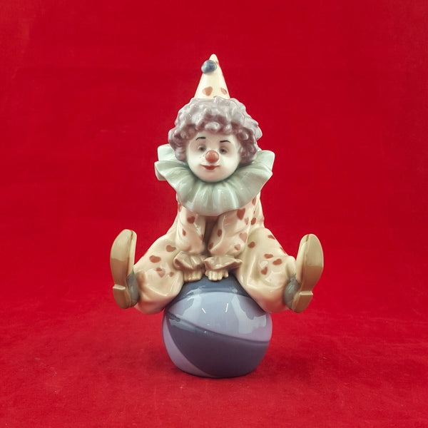 Lladro - Having A Ball Clown 5813 - L/N 1355