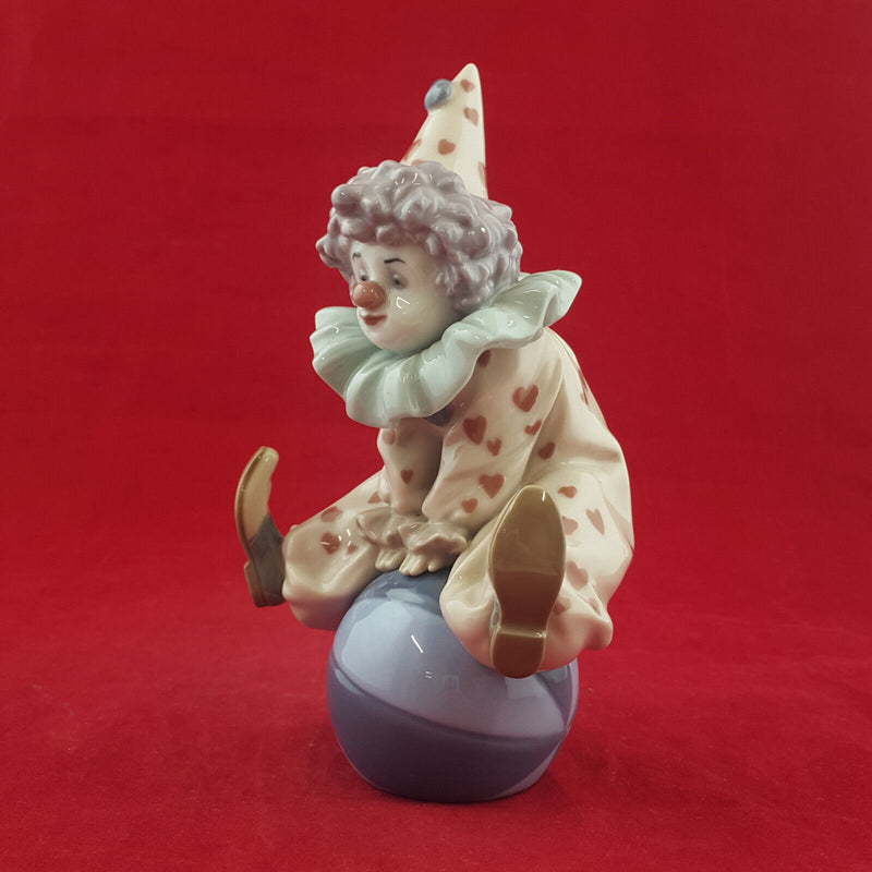 Lladro - Having A Ball Clown 5813 - L/N 1355