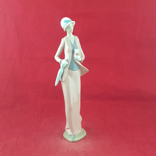 Lladro Nao Figurine 1232 Autumn Stroll Lady in Pink Dress (Chipped) - 7595 L/N