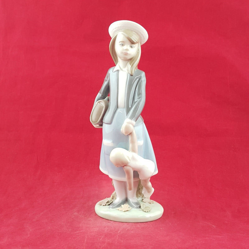 Lladro - Autumn / Girl With Doll 5218 - L/N 2378