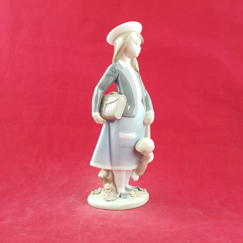 Lladro - Autumn / Girl With Doll 5218 - L/N 2378