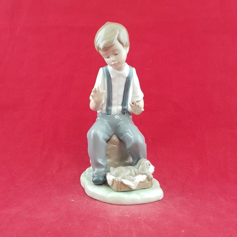 Nao By Lladro - Homesick Friend / Boy With Dog 1079 - L/N 2483