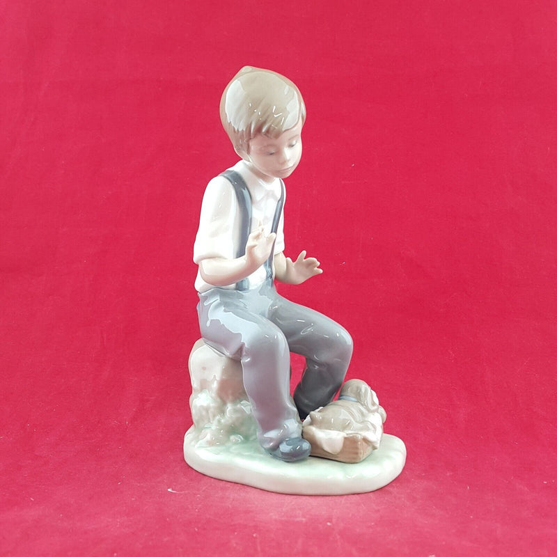 Nao By Lladro - Homesick Friend / Boy With Dog 1079 - L/N 2483