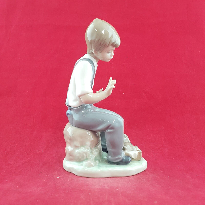 Nao By Lladro - Homesick Friend / Boy With Dog 1079 - L/N 2483