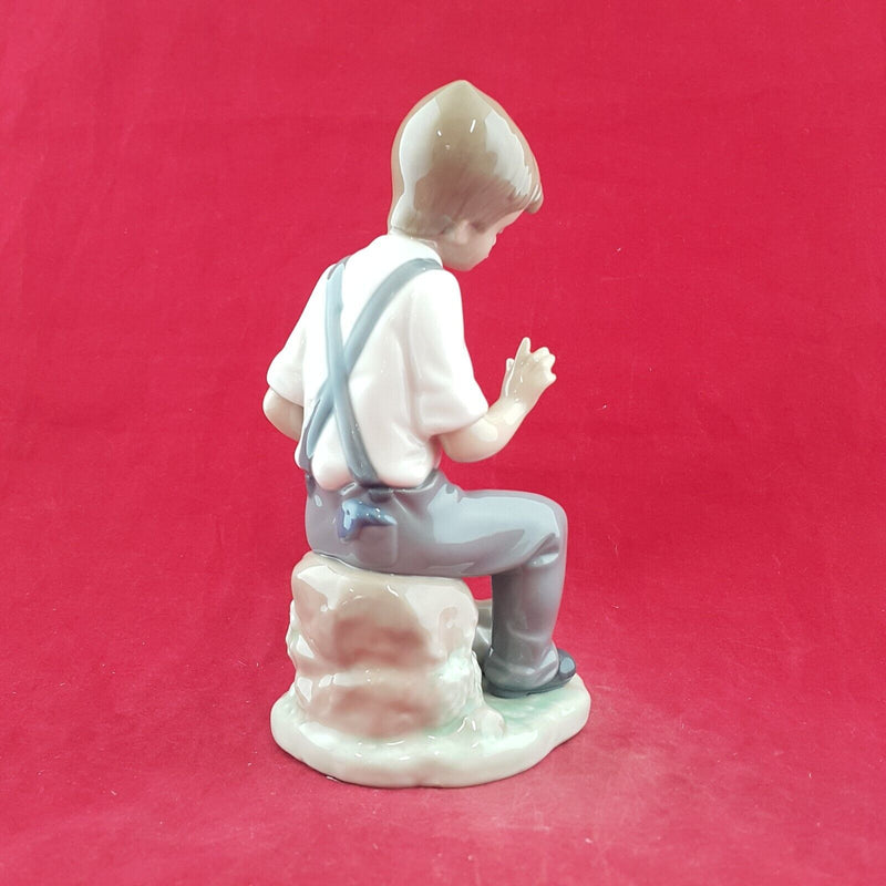 Nao By Lladro - Homesick Friend / Boy With Dog 1079 - L/N 2483