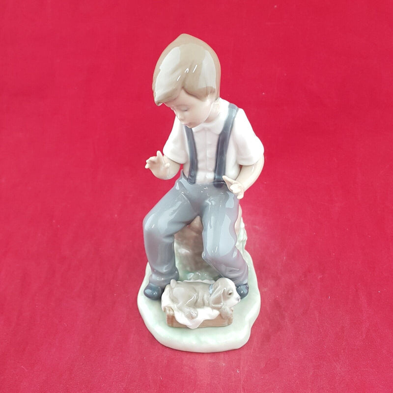 Nao By Lladro - Homesick Friend / Boy With Dog 1079 - L/N 2483