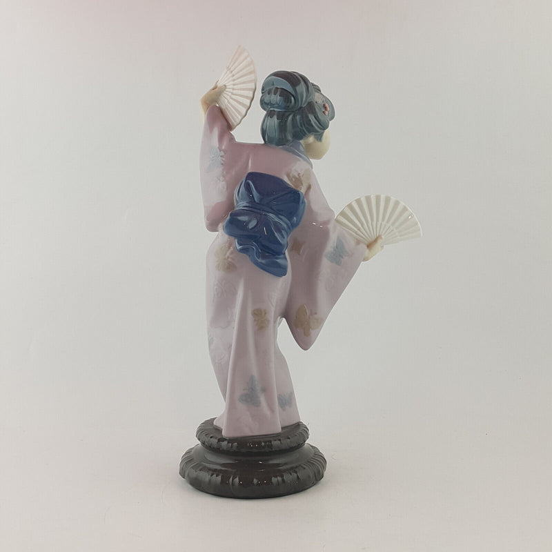 Lladro Figurine - Japanese Geisha With Fans 4991
