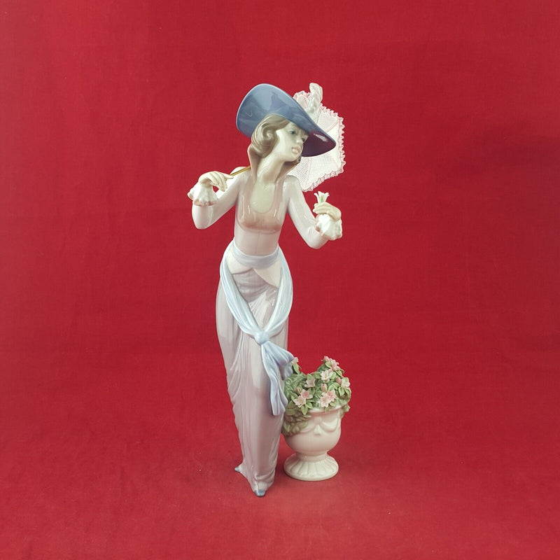 Lladro Porcelain Figurine 6279 Flowers of Paris - 8048 L/N