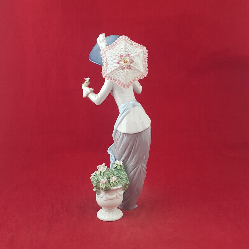 Lladro Porcelain Figurine 6279 Flowers of Paris - 8048 L/N