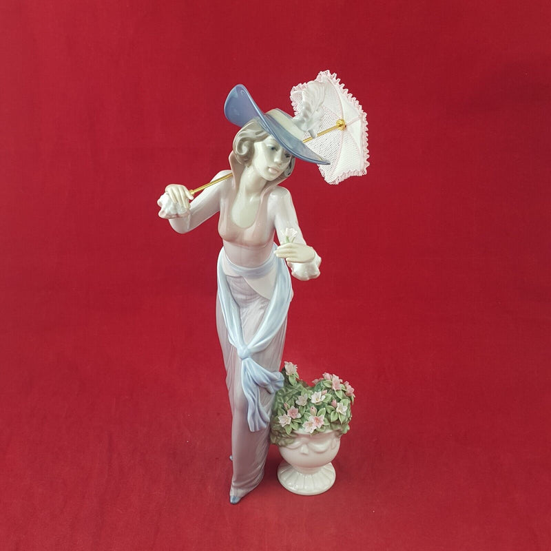 Lladro Porcelain Figurine 6279 Flowers of Paris - 8048 L/N