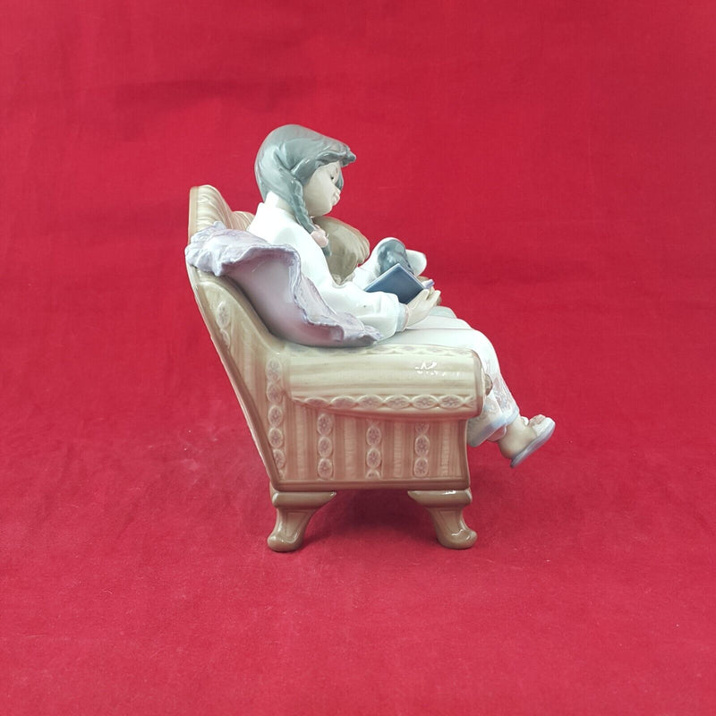 Lladro Porcelain Figurine 5735 Big Sister - 8048 L/N