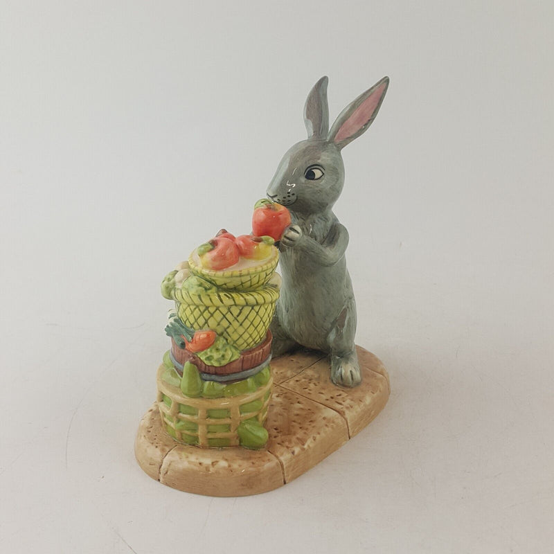 Royal Doulton Winnie The Pooh Rabbit's Harvest WP67 - 8121 RD