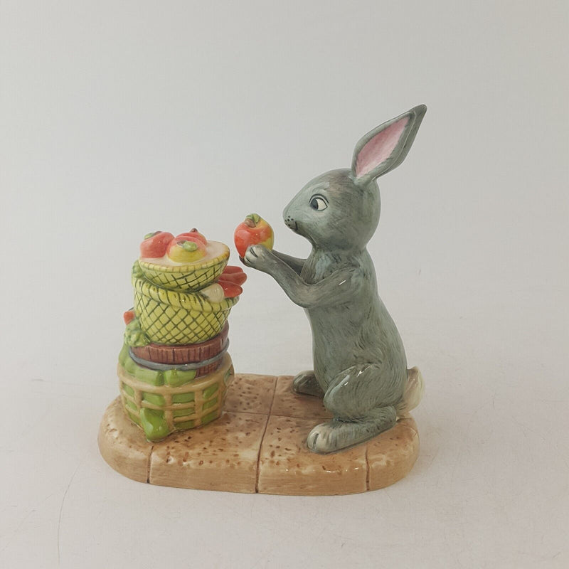 Royal Doulton Winnie The Pooh Rabbit's Harvest WP67 - 8121 RD