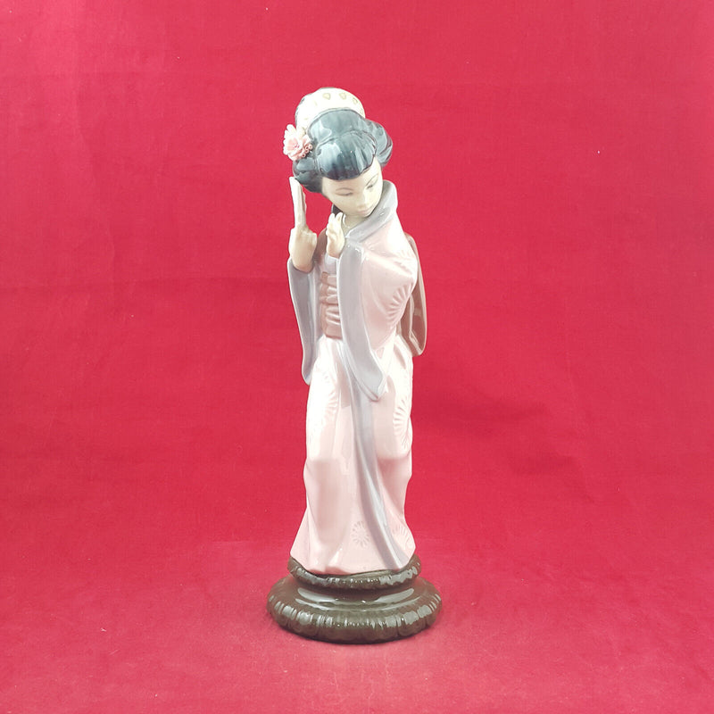 Lladro Figurine - Geisha With Fan 4990 - L/N 2916