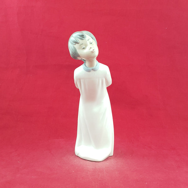 Zraphin Figurine - Boy In Night Dress Blowing A Kiss - OP 2917