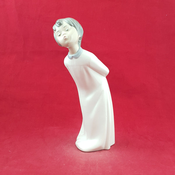 Zraphin Figurine - Boy In Night Dress Blowing A Kiss - OP 2917