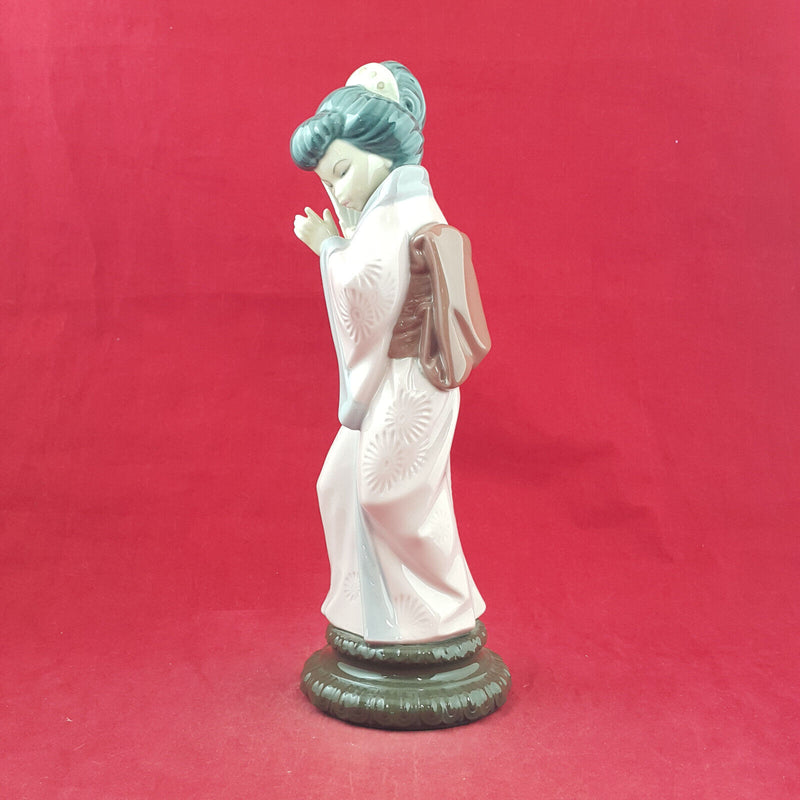 Lladro Figurine - Geisha With Fan 4990 - L/N 2916