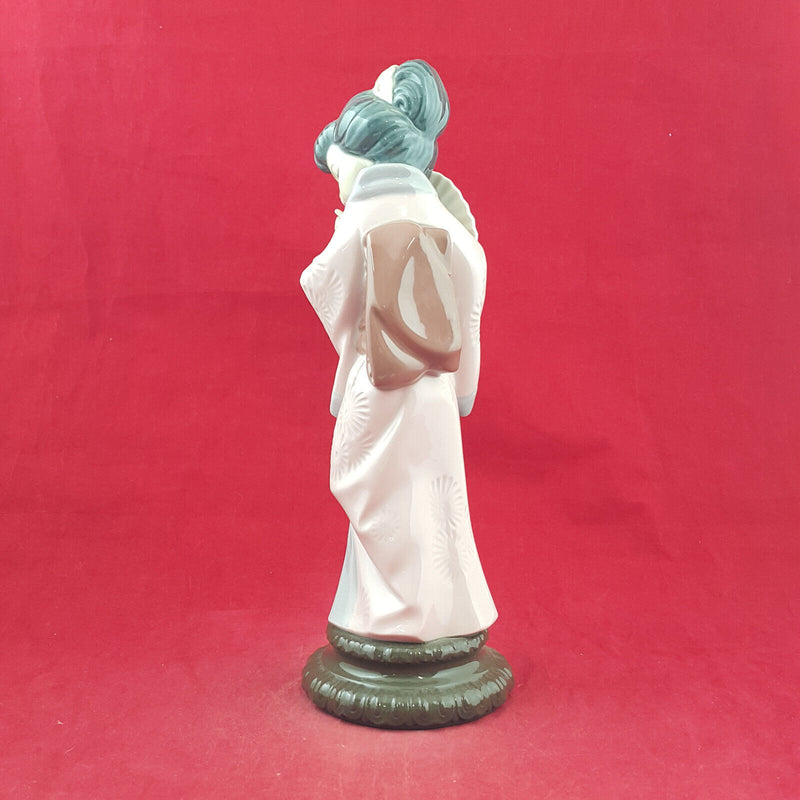 Lladro Figurine - Geisha With Fan 4990 - L/N 2916