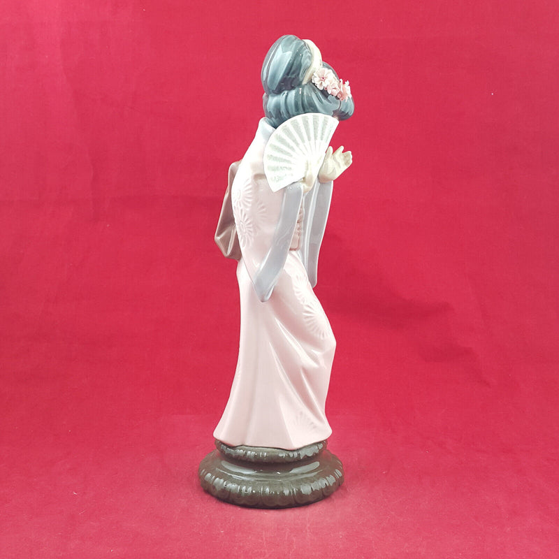 Lladro Figurine - Geisha With Fan 4990 - L/N 2916