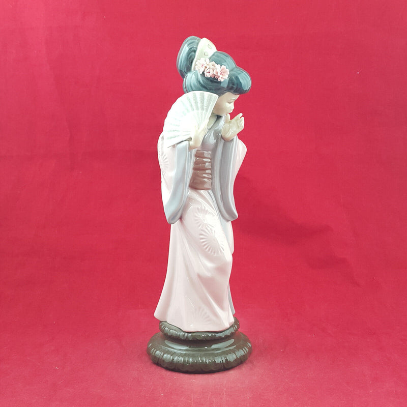 Lladro Figurine - Geisha With Fan 4990 - L/N 2916