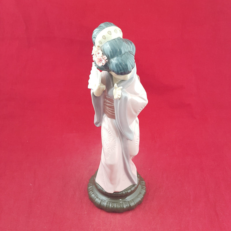 Lladro Figurine - Geisha With Fan 4990 - L/N 2916