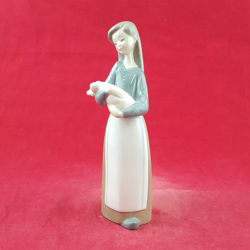 Lladro Figurine - Girl With Piglet  1011 - L/N 2971