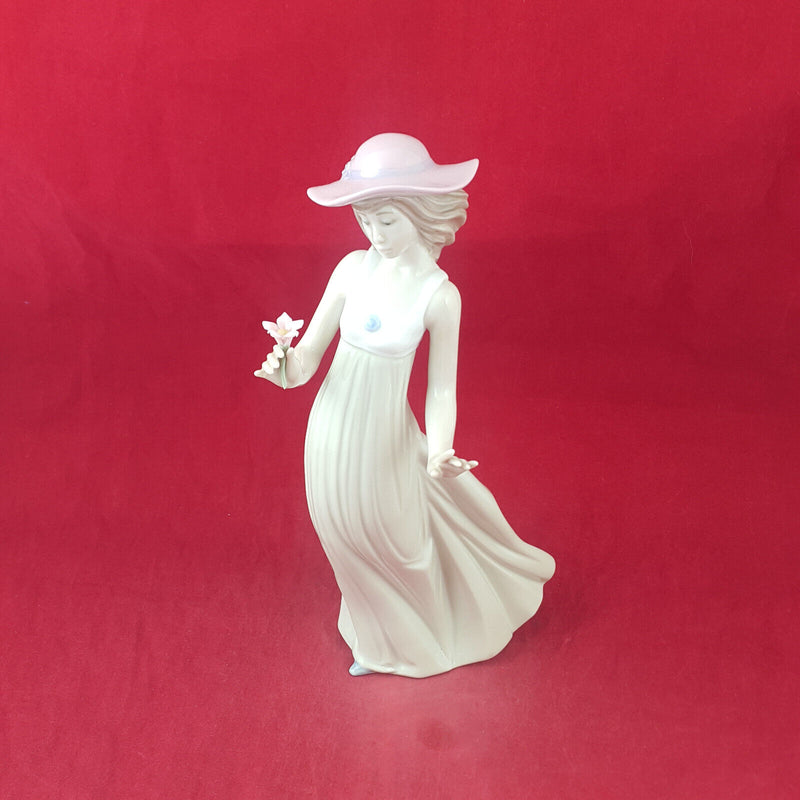 Lladro Nao Figurine - Gentle Breeze 1158 - L/N 3061