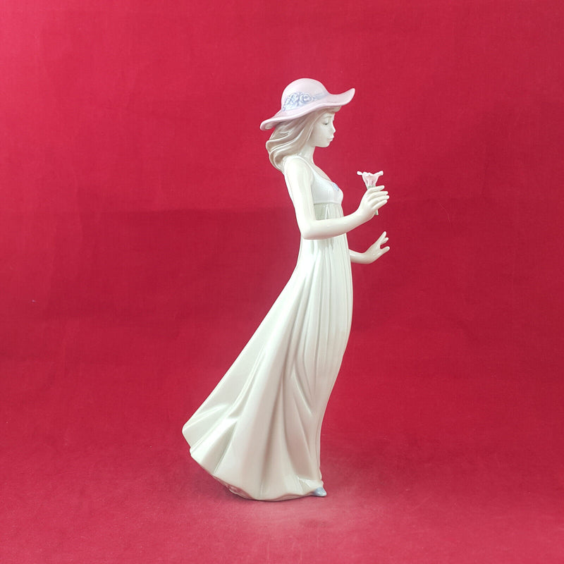 Lladro Nao Figurine - Gentle Breeze 1158 - L/N 3061