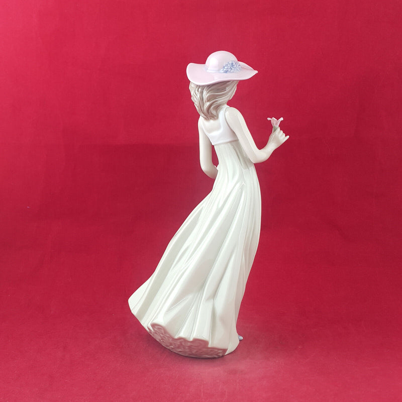 Lladro Nao Figurine - Gentle Breeze 1158 - L/N 3061