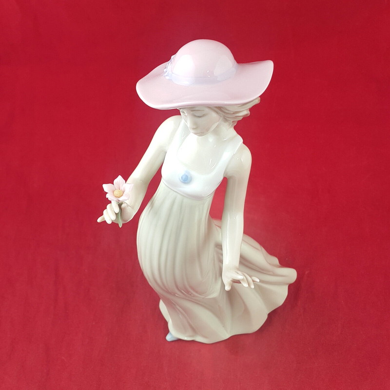 Lladro Nao Figurine - Gentle Breeze 1158 - L/N 3061