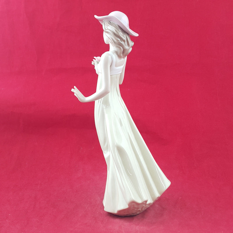 Lladro Nao Figure - Gentle Breeze 1158 - L/N 3156