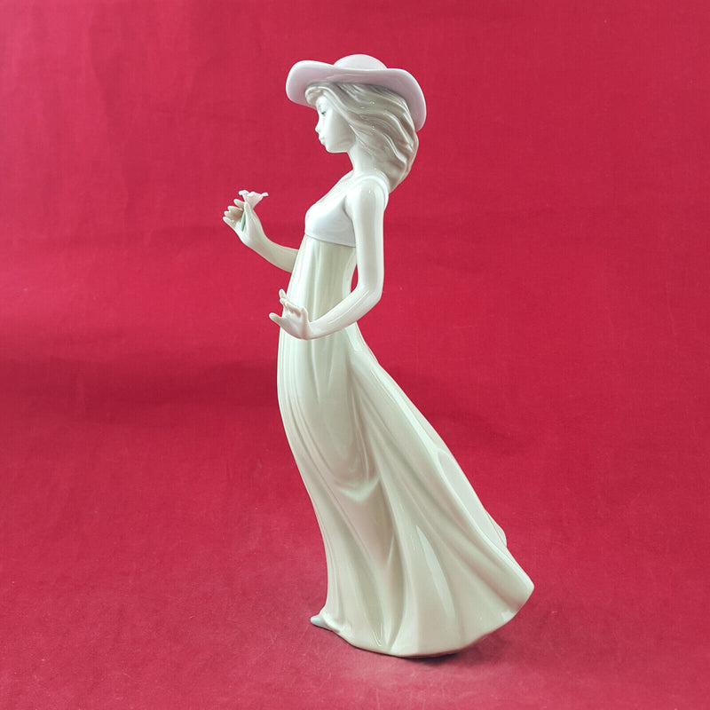 Lladro Nao Figure - Gentle Breeze 1158 - L/N 3156