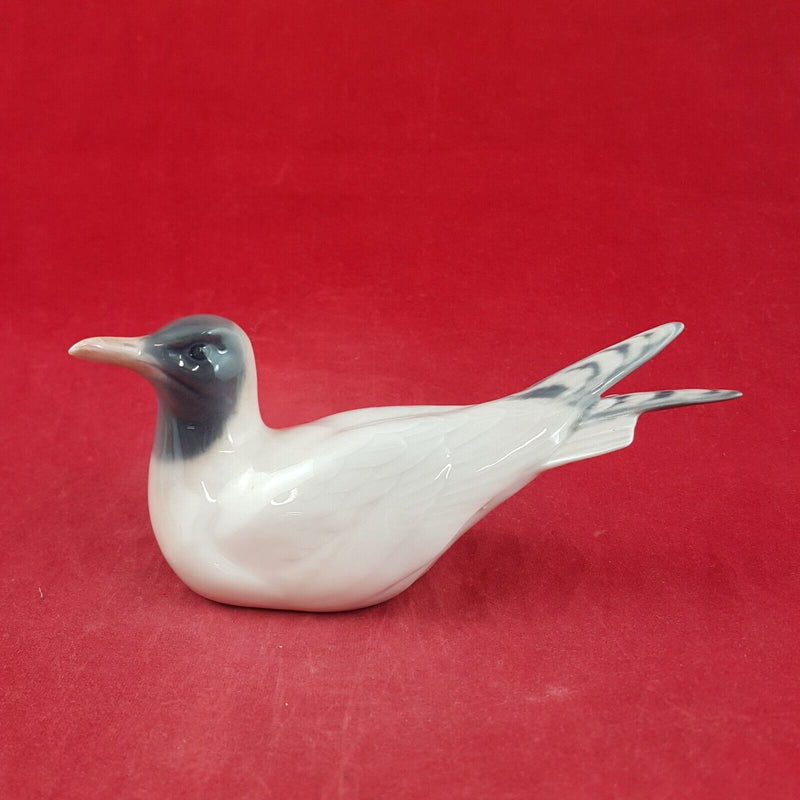 Royal Copenhagen Bird Bird Figurine 1468 Seagull lying as if in the Water - 7556