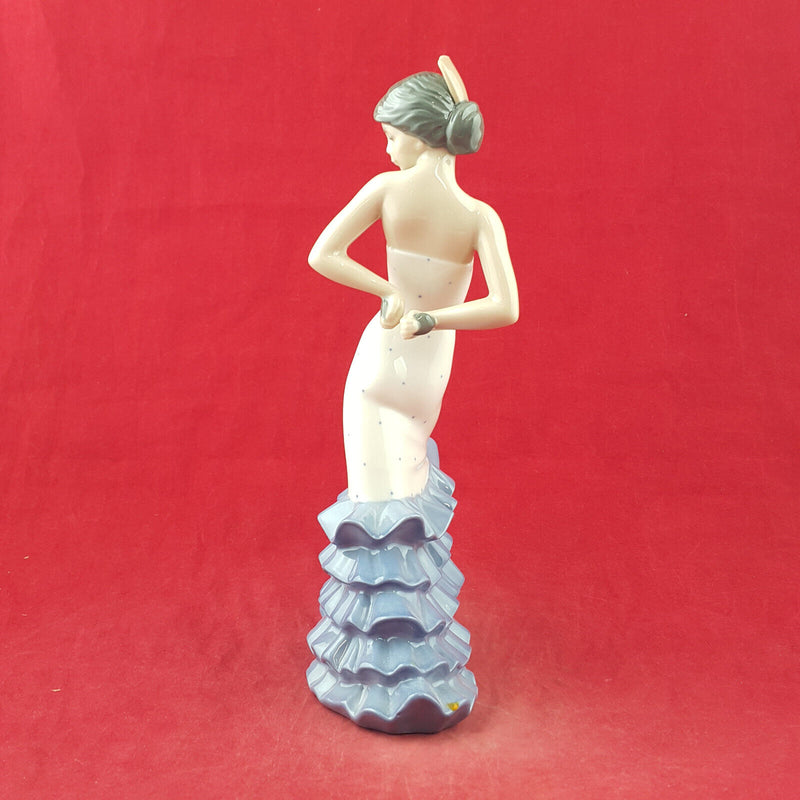 Nao By Lladro - Flamenco Dancer / Bailarina Garrida 418 (chipped) - L/N 3334